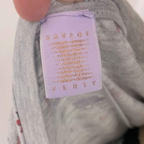 Savage X Fenty 'Tis The Savage Christmas Onesie Pjs Long Sleeve M LikeNew Unisex - Picture 10 of 12